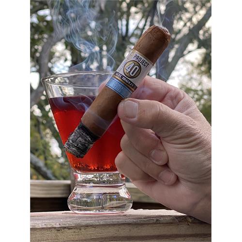 Alec Bradley Project 40 Robusto 5  * 50