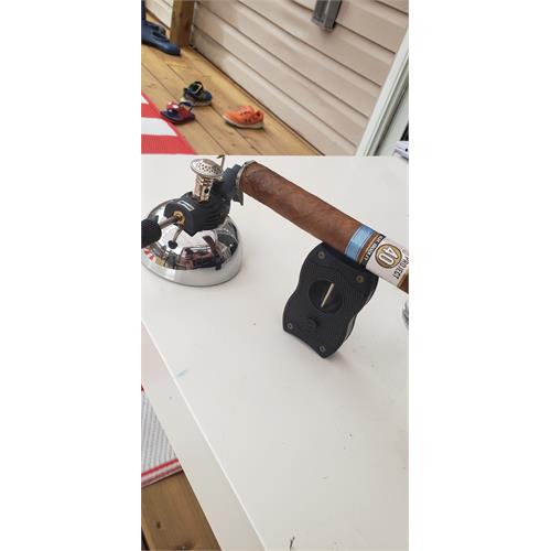 Alec Bradley Project 40 Toro 6  * 52