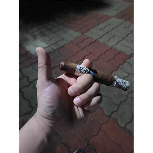 Alec Bradley Project 40 Toro 6  * 52