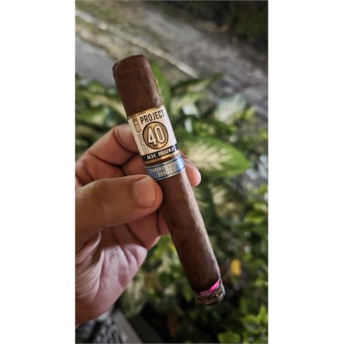 Alec Bradley Project 40 Toro 6  * 52