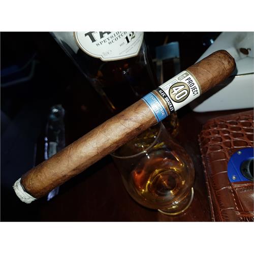 Alec Bradley Project 40 Churchill 7  * 52