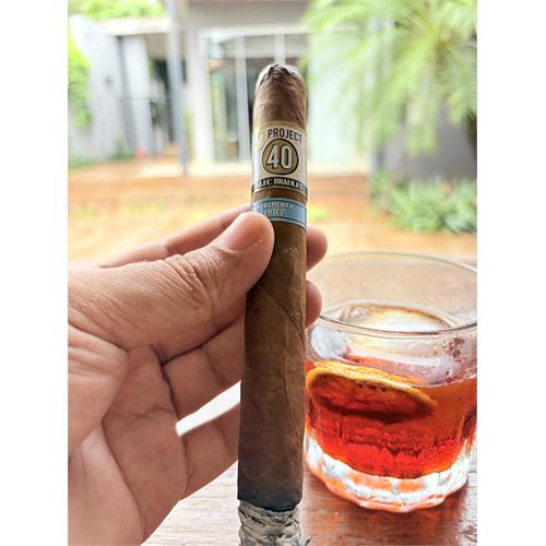 Alec Bradley Project 40 Churchill 7  * 52