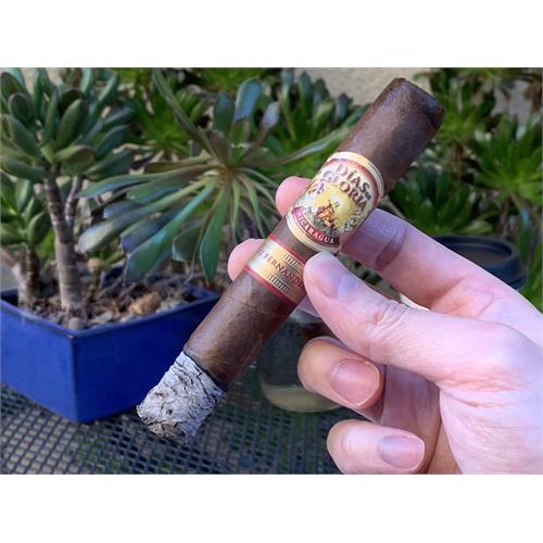 AJ Fernandez Dias de Gloria Robusto 5 1/2 * 52