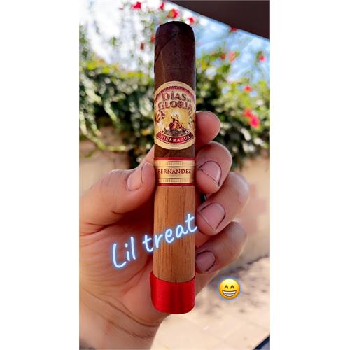 AJ Fernandez Dias de Gloria Robusto 5 1/2 * 52