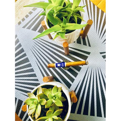 Joya de Nicaragua Numero Uno L ambassadeur 6 5/8 * 44