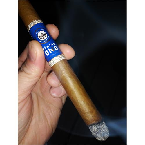 Joya de Nicaragua Numero Uno L ambassadeur 6 5/8 * 44