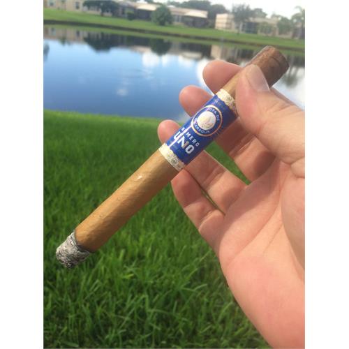 Joya de Nicaragua Numero Uno L ambassadeur 6 5/8 * 44