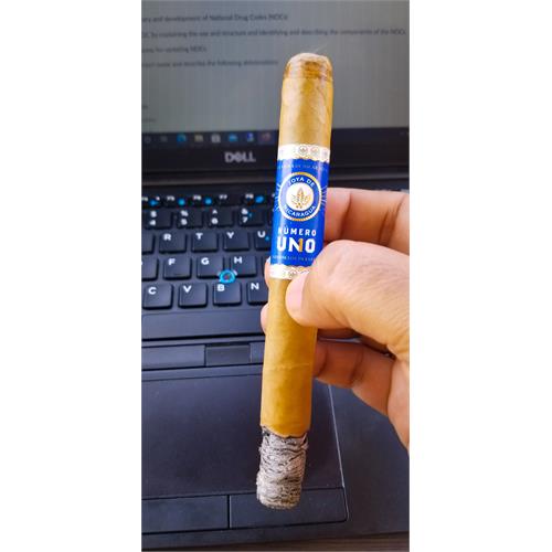 Joya de Nicaragua Numero Uno L ambassadeur 6 5/8 * 44