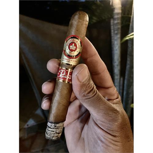 Montecristo Cincuenta Toro 6  * 50