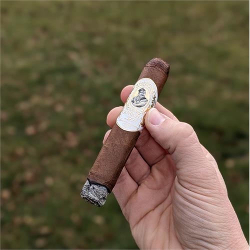 Gurkha Treinta Robusto 5  * 52