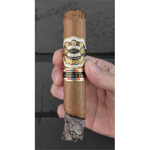 A. Flores 1975 Gran Reserva Desflorado Robusto 5  * 52