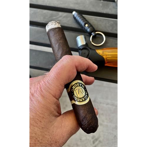 Macanudo Maduro Gigante 6  * 60