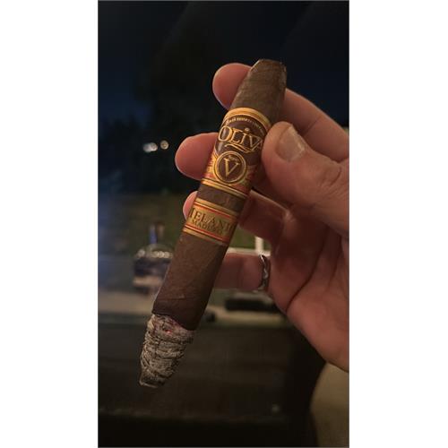 Oliva Serie V Melanio Maduro Figurado 6 1/2 * 52