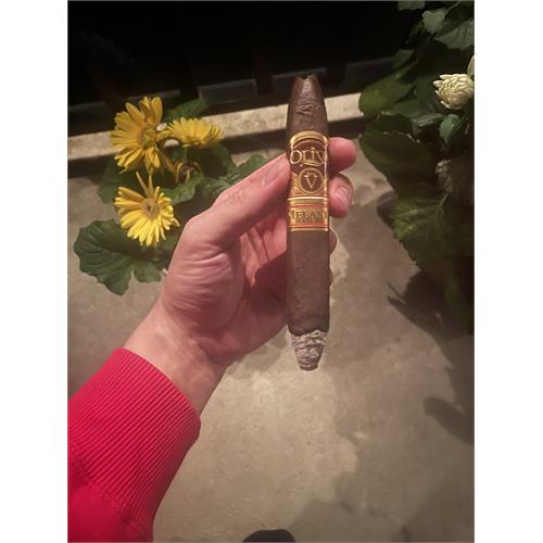 Oliva Serie V Melanio Maduro Figurado 6 1/2 * 52