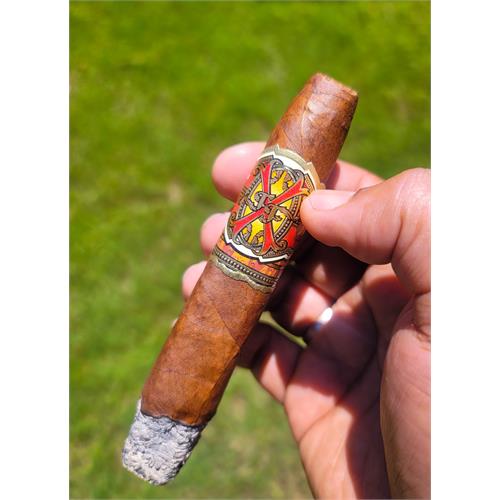 Arturo Fuente Opus X Shark 5 5/8 * 54