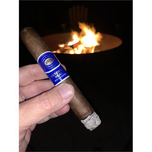 Romeo y Julieta Reserva Real Nicaragua Toro 6  * 54