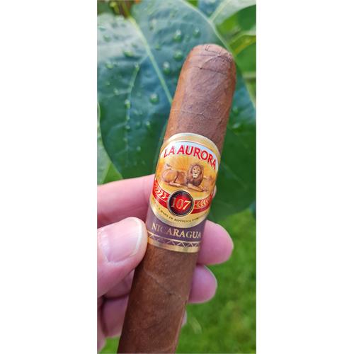 La Aurora 107 Nicaragua Toro 5 3/4 * 54