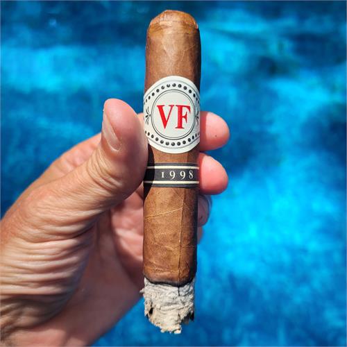 Vega Fina 1998 VF 54 6 1/8 * 54