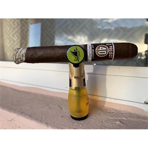 Alec Bradley Project 40 Maduro Toro 6  * 52