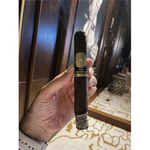 Montecristo 1935 Anniversary Nicaragua Toro 6  * 54
