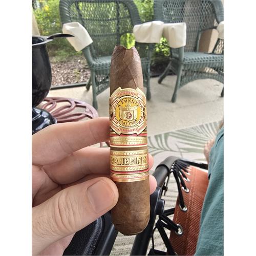Arturo Fuente Rare Pink VS Work of Art 4 7/8 * 60