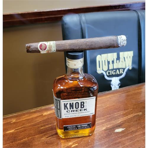 Padron 1964 Anniversary Pyramide Maduro 6 7/8 * 52