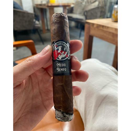 La Gloria Cubana Medio Tiempo Robusto 5  * 54
