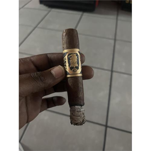 Liga Undercrown 10 Robusto 5  * 50