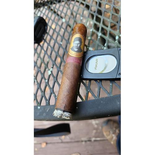 Caldwell Blind Man s Bluff Maduro This is Trouble Robusto 5  * 52