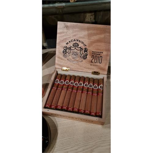 Macanudo Vintage 2010 Toro Grande 6 5/8 * 54