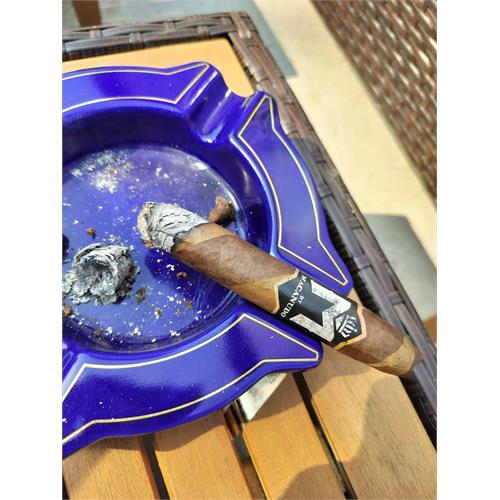 M by Macanudo Espresso Belicoso 6  * 54