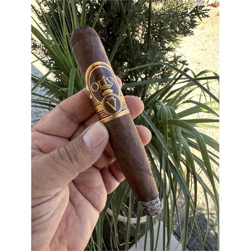 Oliva Serie V 135th Anniversary Edicion Limitada 5 1/2 * 54