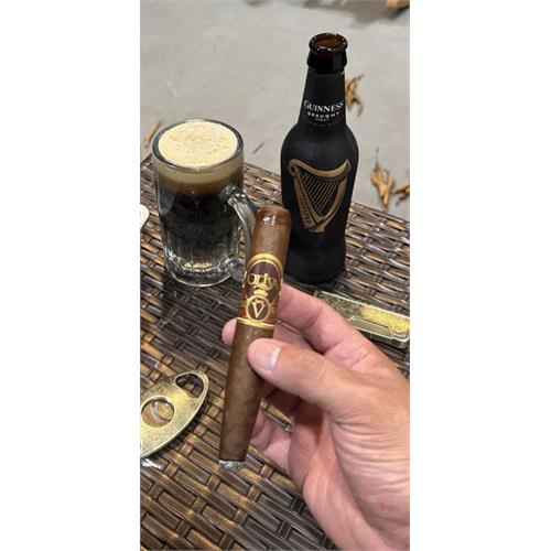 Oliva Serie V 135th Anniversary Edicion Limitada 5 1/2 * 54