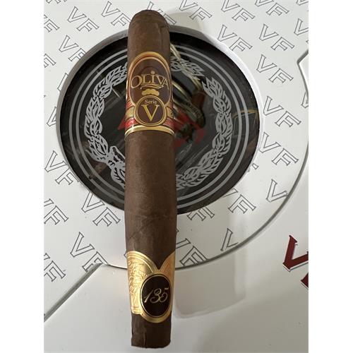 Oliva Serie V 135th Anniversary Edicion Limitada 5 1/2 * 54