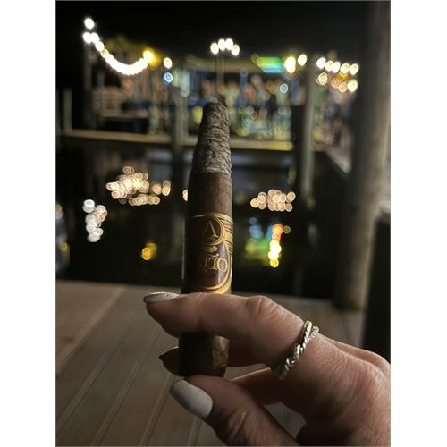 Oliva Serie V 135th Anniversary Edicion Limitada 5 1/2 * 54