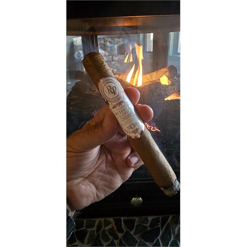 Rocky Patel White Label Sixty 6  * 60