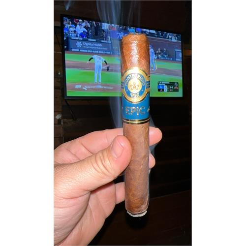 Montecristo Epic Vintage 12 Blue Toro 6  * 52