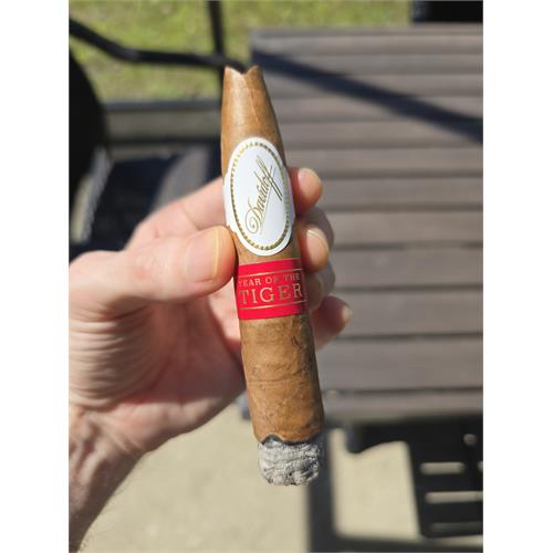 Davidoff Year of the Tiger 2022 Piramides 5 1/2 * 52