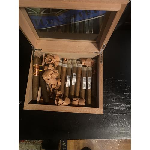 The Dojo Travel Humidor With 10 Espinosa Sarsaparilla Cigars