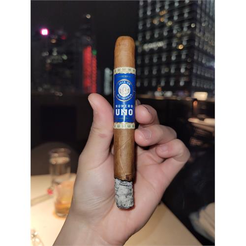 Joya de Nicaragua Numero Uno L Attache 5 1/2 * 42