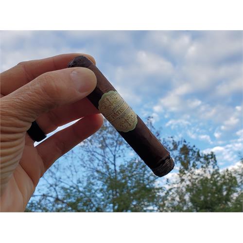Crowned Heads Le Patissier No. 50 4 3/8 * 50