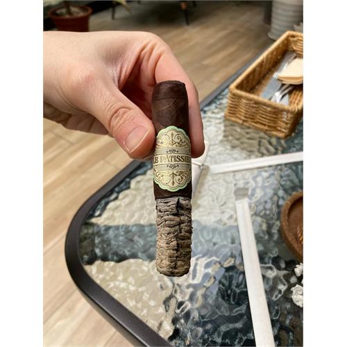 Crowned Heads Le Patissier No. 50 4 3/8 * 50