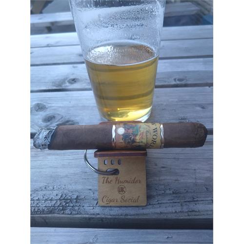 New World Dorado Robusto 5 1/2 * 52