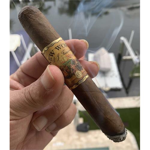 New World Dorado Robusto 5 1/2 * 52