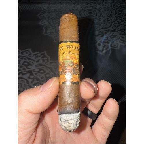 New World Dorado Robusto 5 1/2 * 52