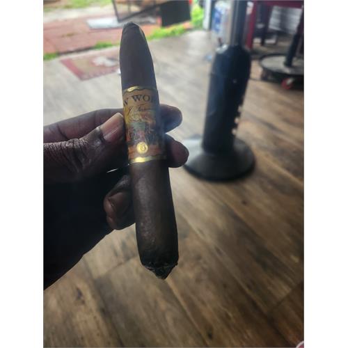 New World Dorado Figurado 6  * 56