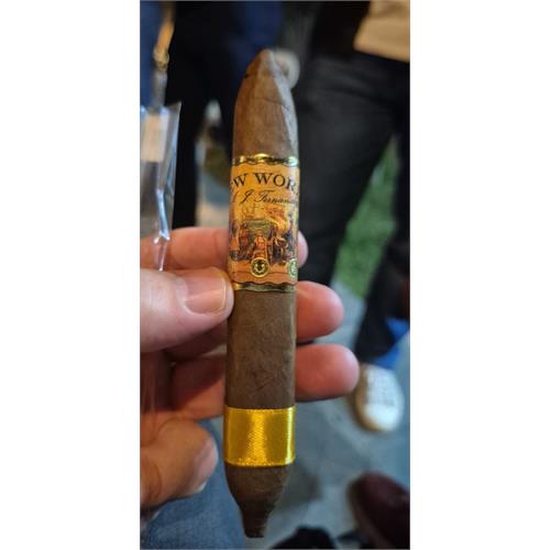 New World Dorado Figurado 6  * 56