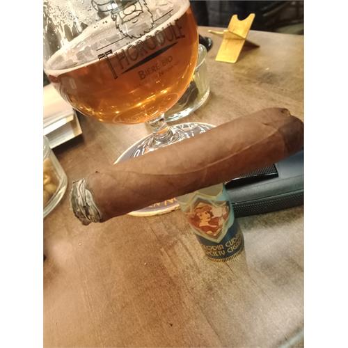 La Gloria Cubana Society Cigar Toro 6 1/4 * 54