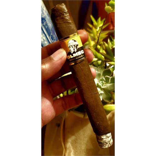 Foundation Olmec Maduro DB Corona 7  * 54