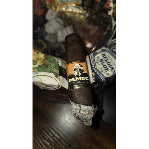 Foundation Olmec Maduro DB Corona 7  * 54
